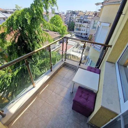 Gurko - Center And Sea Garden Apartment Burgas